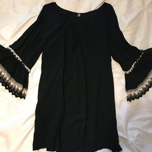 entro Bell Sleeve Dress